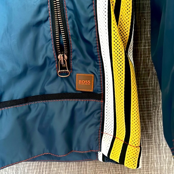 Hugo Boss Men’s windbreaker.  Awesome blue green color size large - Picture 4 of 8